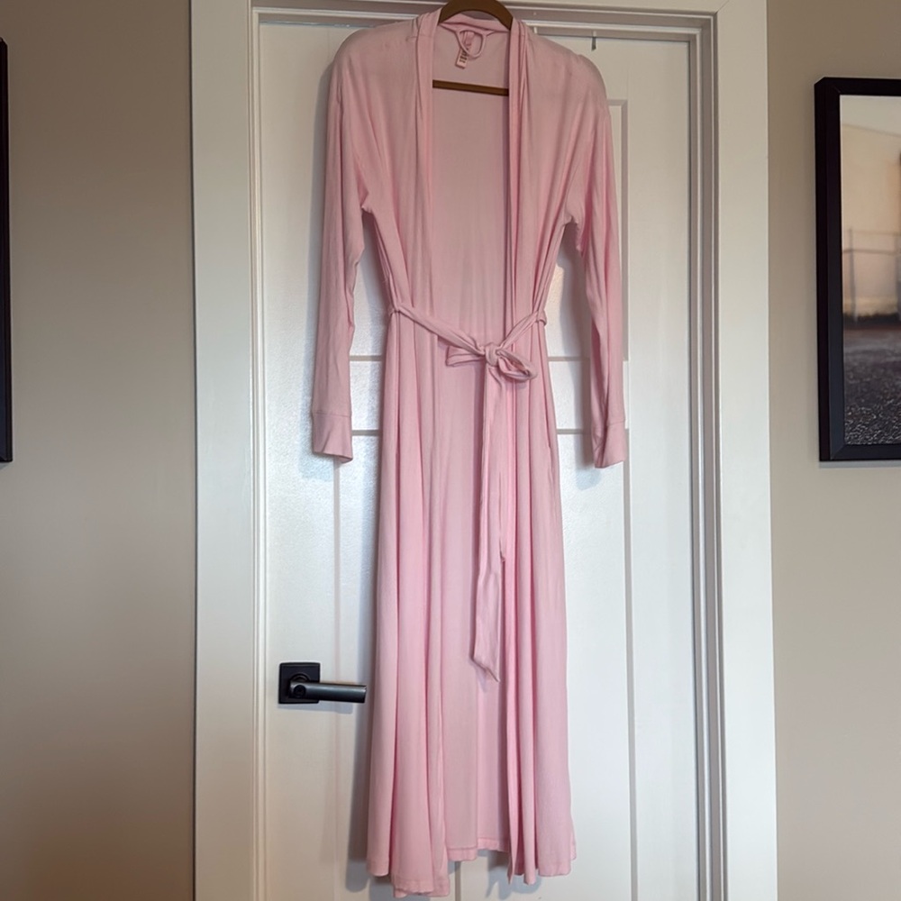 SKIMS Kim Kardashian Cherry Blossom
Pink Soft Lounge Long Robe large Rib